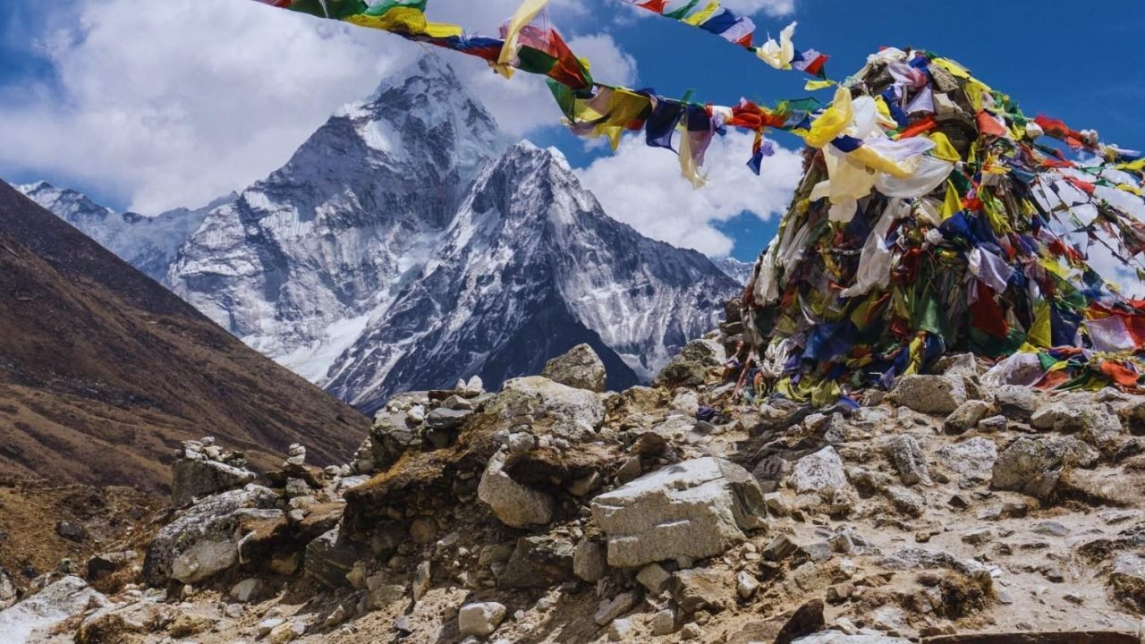 Lobuche Peak Expedition: 16 Days of CLobuche Peak Expedition 6,119 m: Conquer the Heights in 16 Days of Epic Adventure and Triumphourage, Adventure, and Achievement at 6,119 Meters